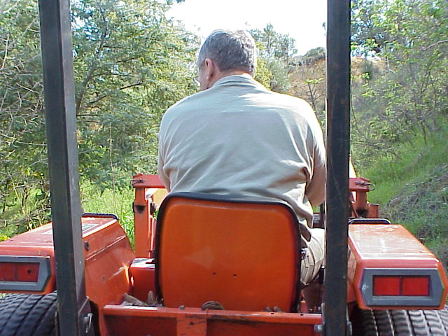 KEN DRIVING TRACTOR.JPG 86.9K