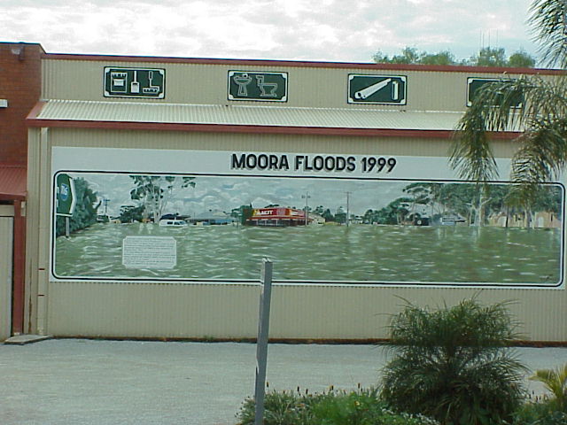 MURAL 1999 FLOODS AT MOORA.JPG 68.3K